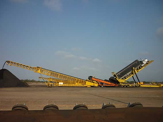 Entre las ventajas que ofrece el puerto para el cargue directo al granel está una banda transportadora encapsulada , sistema de humectación de patios, altos estándares para el acopio, control de emisiones atmosféricas y un eficiente manejo de la carga. Entre las ventajas que ofrece el puerto para el cargue directo al granel está una banda transportadora encapsulada , sistema de humectación de patios, altos estándares para el acopio, control de emisiones atmosféricas y un eficiente manejo de la carga.