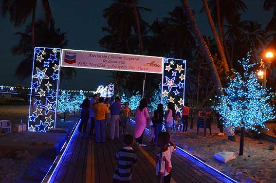 Aspecto de la iluminación del Muelle Turístico de Riohacha, el cual fue inaugurado el pasado domingo con presencia de directivos de la empresa y funcionarios públicos.