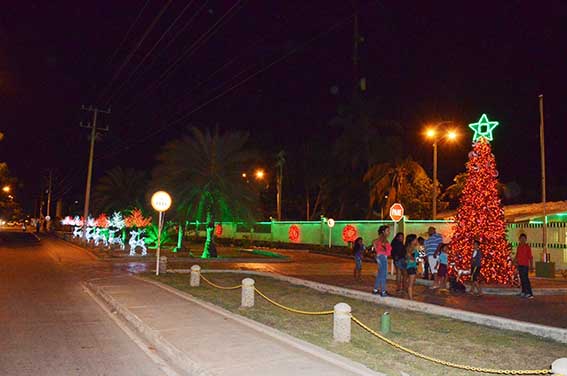Esta la iluminación que tiene el campamento de la multinacional Chevron en Riohacha y que todos los años engalana la Avenida del Progreso.