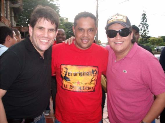 Aquí aparece Nelson Freyle Barros, junto a Juan Mario de la Espriella y Silvestre Dangond.
