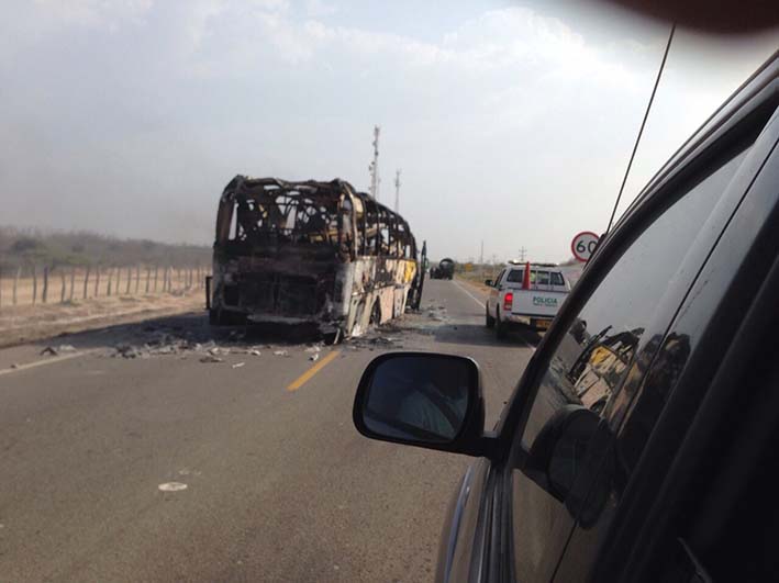 En el enfrentamiento resultó herido el uniformado José Roca Solano, quien recibió un ladrillazo en la cabeza, siendo internado en la Clínica Cedes. En el enfrentamiento resultó herido el uniformado José Roca Solano, quien recibió un ladrillazo en la cabeza, siendo internado en la Clínica Cedes.