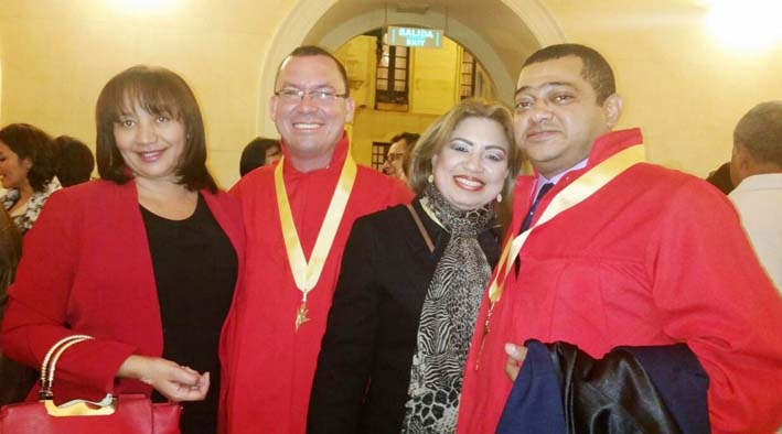 En la ceremonia de entrega de los premios asistieron de La Guajira Edalis María Rojas Atencio, rectora de la Institución Educativa Nuestra Señora del Carmen de Hatonuevo, el docente de esa institución José Parodi García, Elidruth Pinto, coordinara de Ondas en La Guajira y el licenciado Raúl Eduardo Henríquez Soleno.