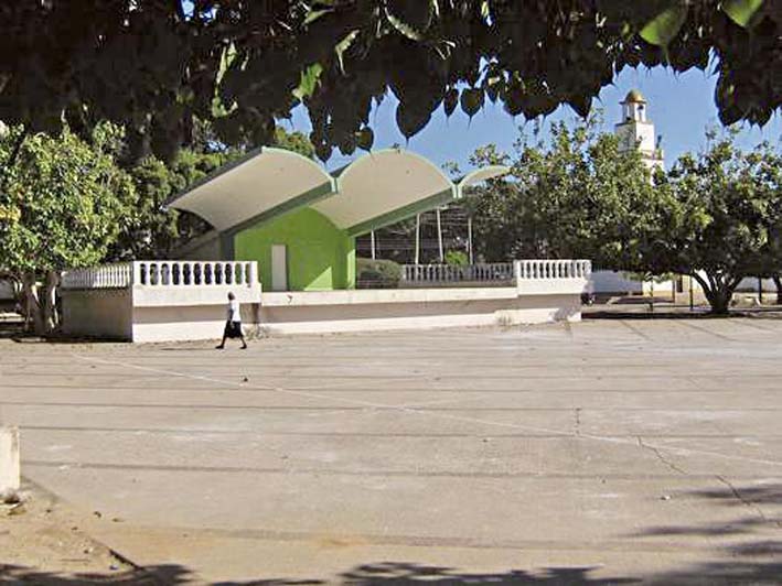 En esta plaza se realizará el Festival del Retorno, los fonsequeros residentes y ausentes de Fonseca podrán disfrutar de su máximo evento folclórico y cultural. En esta plaza se realizará el Festival del Retorno, los fonsequeros residentes y ausentes de Fonseca podrán disfrutar de su máximo evento folclórico y cultural.