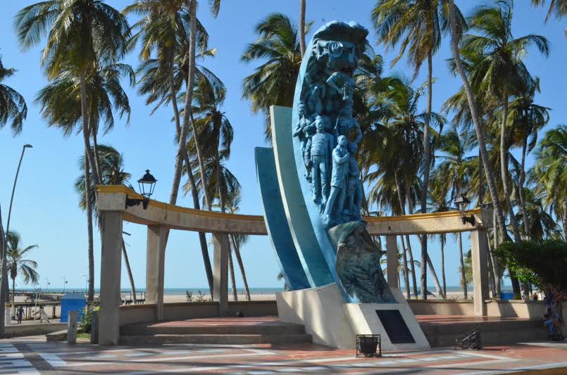 La escultura colocada en el año 2010 en la calle Primera y construida por el artista Yino Márquez, requiere de mantenimiento.