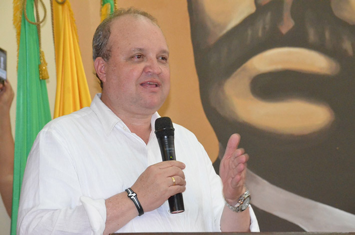 Jorge Enrique Vélez García.