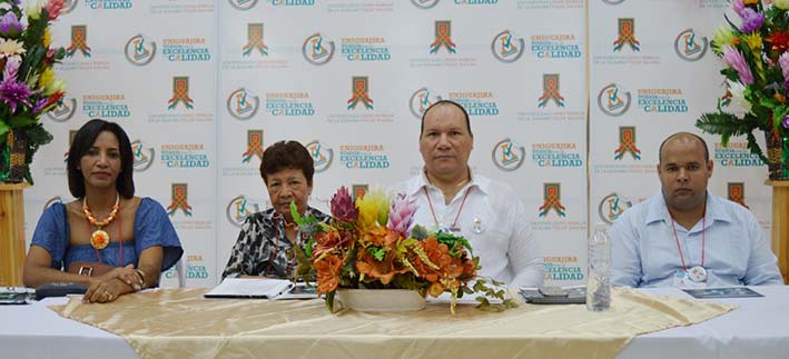 Erotida Mejía Curiel, vicerrectora académica de Uniguajira; Cecilia Correa de Molina, directora de Estudios Avanzados en Posgrado de la Universidad Simón Bolívar; Gilberto Cotes Sprokel y Eduard Ramírez, docentes investigadores de la Facultad de Ciencias Económicas y Administrativas de Uniguajira.