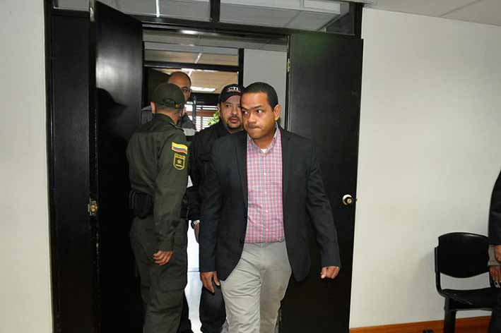 Velásquez llega a una de las audiencia en Bogotá.