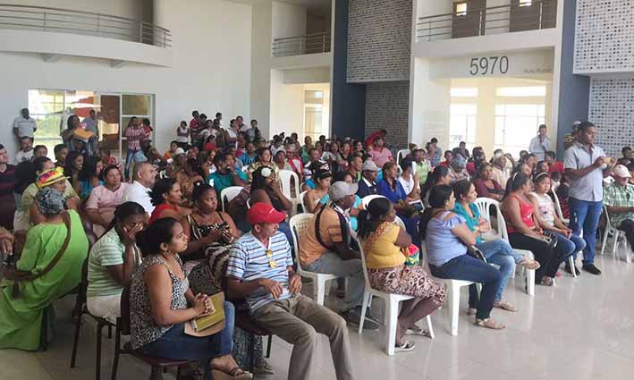 315 familias de los municipios de Albania, Hatonuevo, Maicao, Uribia, Manaure, Dibulla y del Distrito de Riohacha recibieron cartas de indemnización.