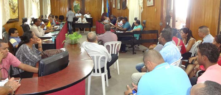 Los concejales quedaron molestos porque los invitados no asistieron a la sesión ordinaria a la que fueron citados.