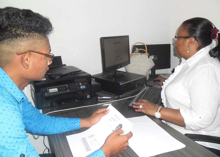 Trámite de expedición de licencias de conducir realiza la Dirección de Transito Departamental.