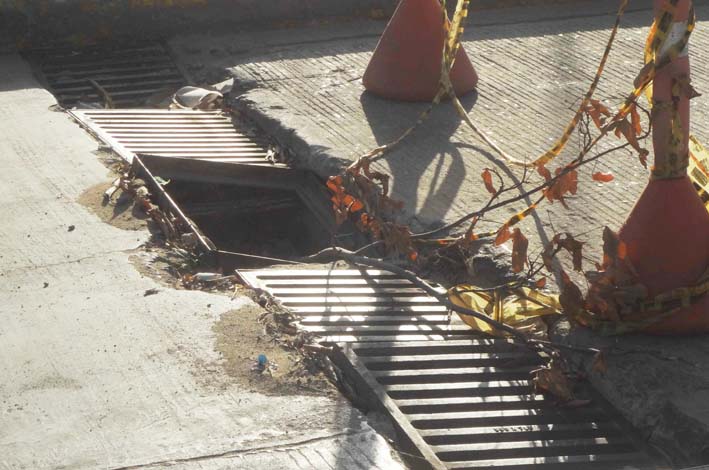 Peligrosos están las alcantarillas en el barrio Luis Eduardo Cuellar de Riohacha.