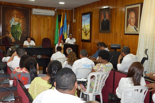Ante el Notario Primero del Distrito, Luis Eduardo Castro Barros tomó posesión como alcalde de Riohacha, Yondilver Maestre Fuentes.