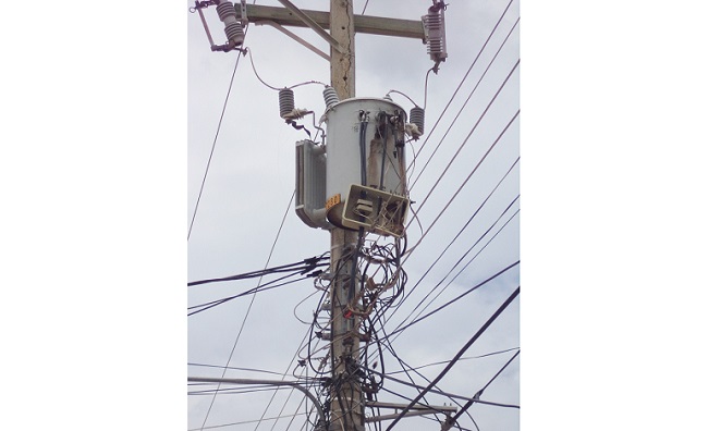 El transformador según los habitantes tiene sobrecarga y sugieren uno de mayor capacidad.