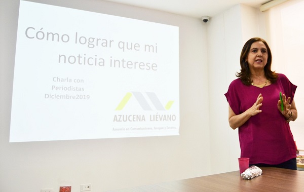 La reconocida periodista bogotana Azucena Liévano estuvo en Maicao, charlando con los periodistas de La Guajira, por petición de la empresa Anas Wayuu.