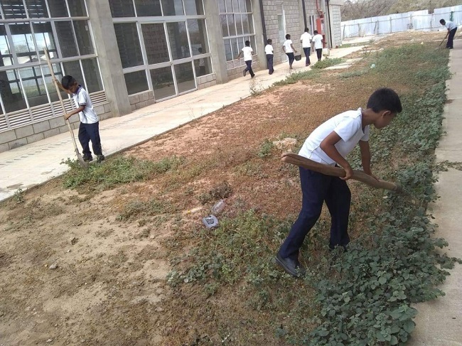 La sobrepoblación en escuelas de zona fronteriza se ha incrementado con la llegada de infantes del vecino país.