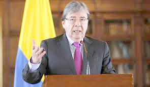 Carlos Holmes Trujillo, Ministro de Defensa.