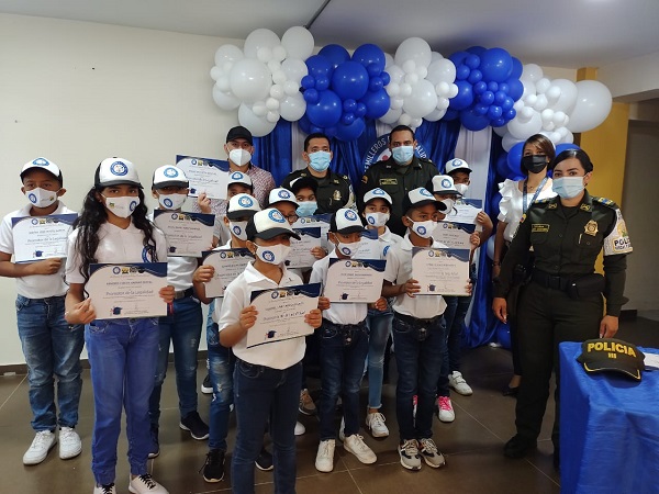 Promotores de la legalidad se graduaron varios niños y niñas del distrito de Riohacha.