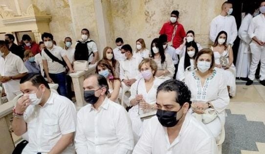 Los candidatos presidenciales, Oscar Iván Zuluaga y al fondo David Alejandro Barquil asistieron a las fiestas de la Vieja Mell