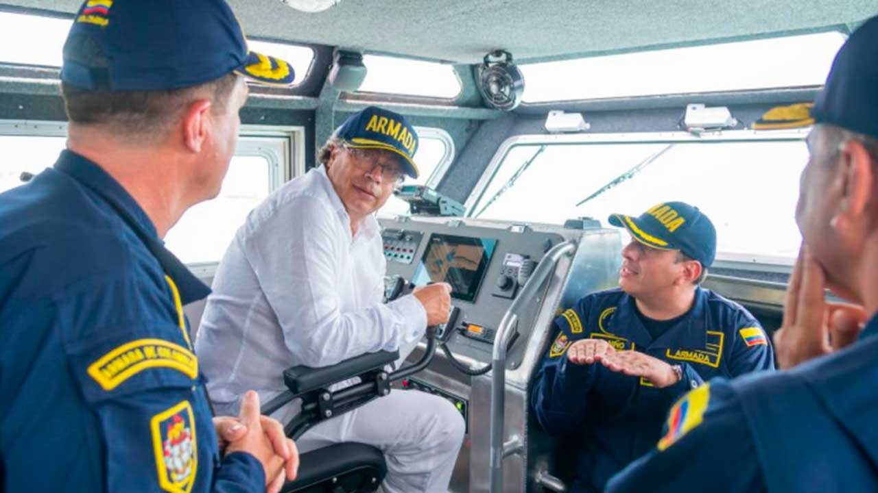 El Mandatario recorrió las instalaciones de Cotecmar en la Zona Industrial Mamonal de Cartagena. 