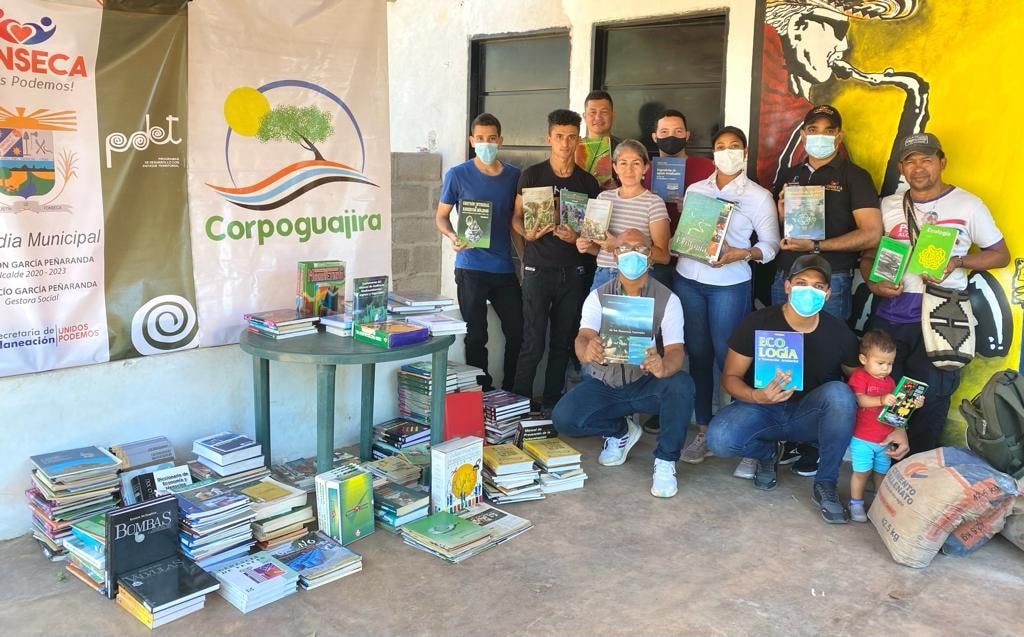 Ahora, docentes, estudiantes y miembros de la comunidad en general tienen una oportunidad de leer libros sobre la naturaleza y el ambiente. 