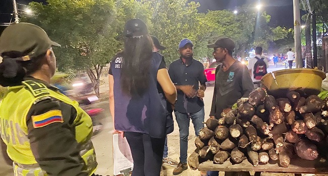  La administración ha llegado a los vendedores ambulantes de la avenida que pasa por el barrio Luis Eduardo Cuellar, específicamente, carrera 7H entre calles 21 y 27.