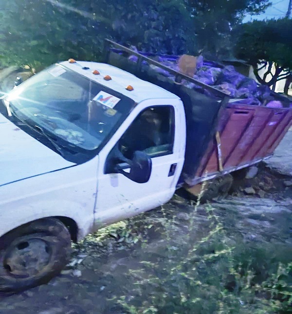 El colector sur en Fonseca está en peligro, porque colapsó el terreno por donde pasa.