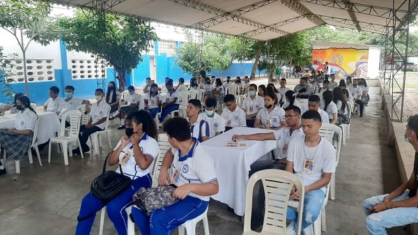 Estudiantes de la promoción social Madre Laura, sede principal de la Institución Educativa Nro. 7 de Maicao participaron en el tercer Foro Interinstitucional de Filosofía.