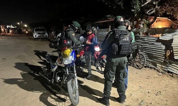 Operativos de registro y control viene realizando la Policía en diferentes frentes del asentamiento La Pista y el barrio Torres de La Majayura.