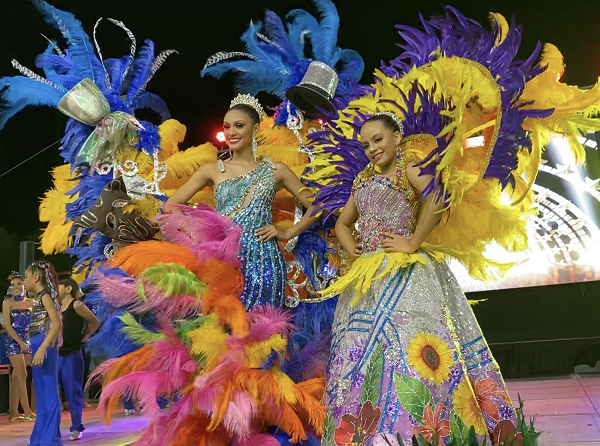 Las reinas: Infantil Alana Durán Barros y Daniela Rodríguez Abdala lucieron preciosas en el día de la coronación.