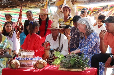 MinVivienda Catalina Velasco con las comunidades indigenas 