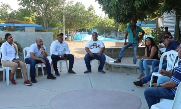 Varios actores supervisan los trabajos que se vienen haciendo en el parque Simón Bolívar.