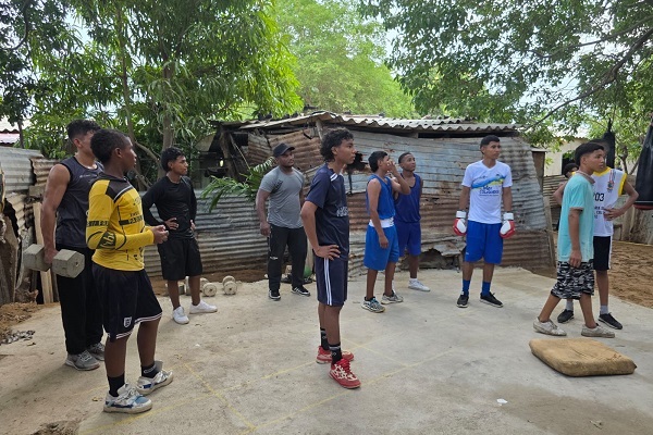 El ring ‘El Gallo’, levantado en el patio de una casa, se volvió una fábrica de sueños deportivos. Foto: La Guajira Hoy