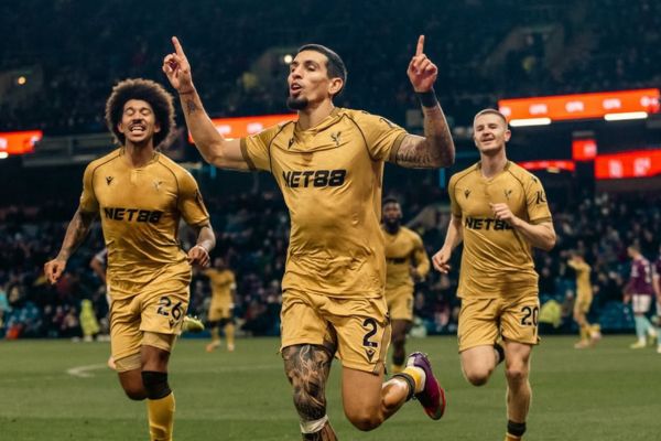Daniel Muñoz celebra gol con Crystal Palace. Foto: X: @CPFC