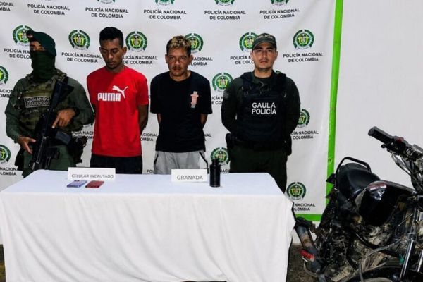 Los dos presuntos integrantes de una estructura criminal fueron capturados durante un allanamiento contra la extorsión a comerciantes y ganaderos.
