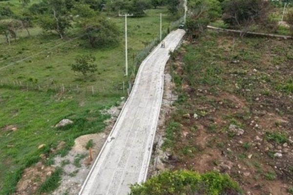 Las obras de placa huella construidas por Invías mejoran la conectividad en corregimientos y veredas del departamento.