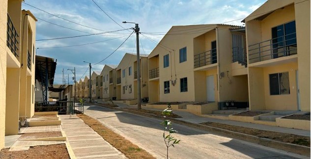 La Procuraduría investiga presuntas irregularidades en contratos relacionados con 900 viviendas de interés prioritario en Cesar y La Guajira. En la imagen las viviendas construidas en el municipio de Dibulla. 