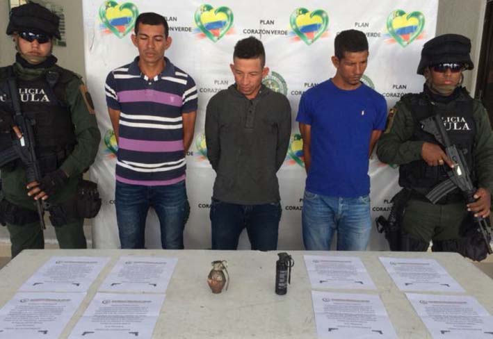 Los sindicados quedaron a disposición de las autoridades competentes para que respondan por los delitos de extorsión y porte ilegal de arma de fuego.