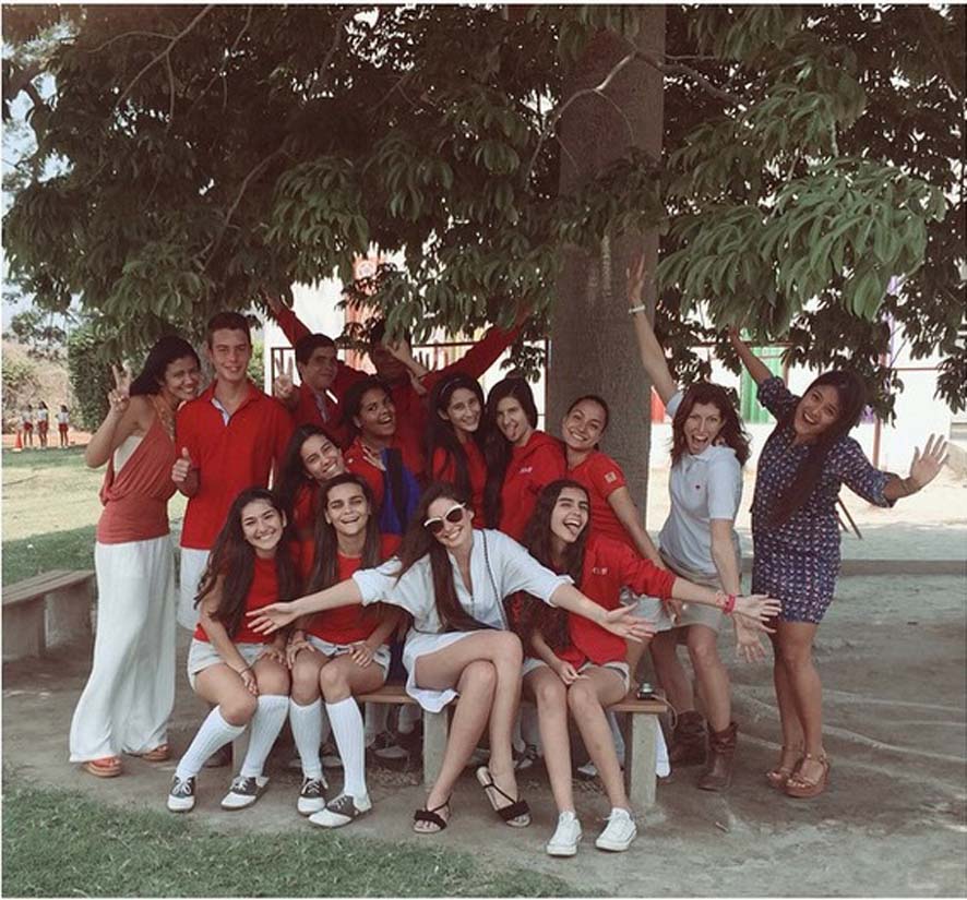 Taliana Vargas mientras compartía con los estudiantes y personal docente del colegio Bureche de Santa Marta. Taliana Vargas mientras compartía con los estudiantes y personal docente del colegio Bureche de Santa Marta.