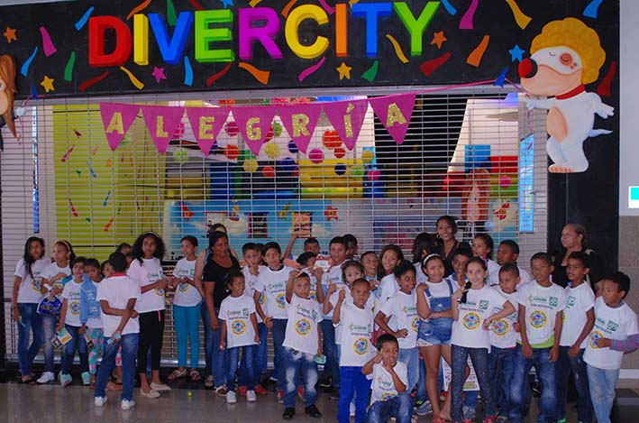 Las actividades programadas constan de un componente pedagógico para los niños, pues en el parque Divercity encuentran atracciones con las que aprenden y se perfilan hacia un futuro