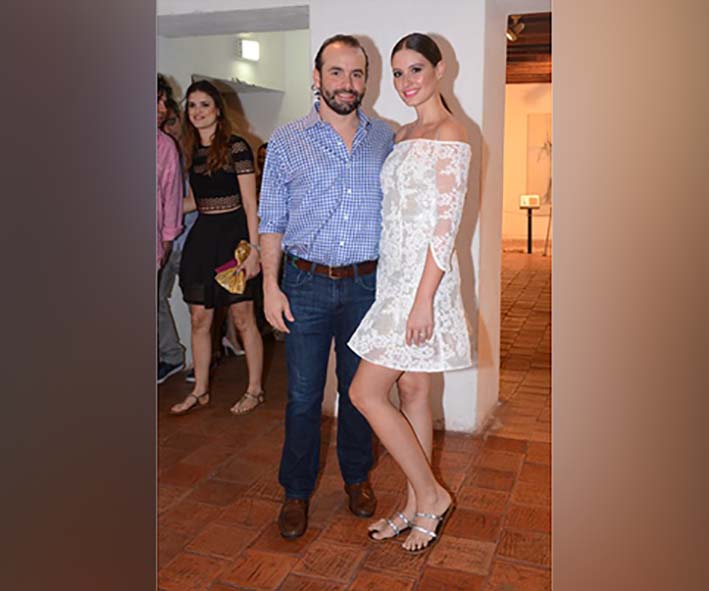 La samaria Taliana Vargas junto a su prometido Alejandro Eder. 