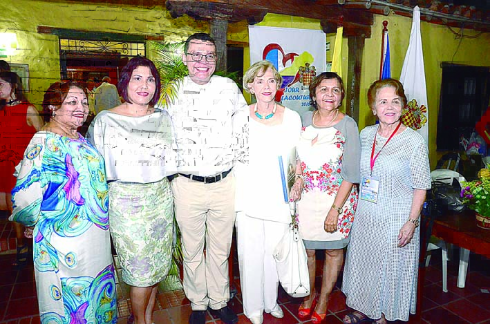 Ilsa Margarita Lacouture, María José Murgas Lacouture, Juan Carlos Mendoza Vásquez, Betty Lacouture Dangond, Yolanda Mattos e Inés Lacouture de Vives.