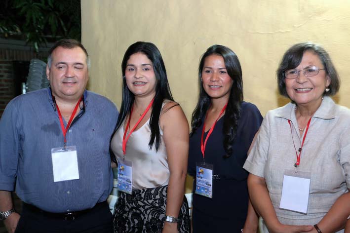 Juan Bernardo Ariza, María Fernanda Soto Lacouture, Maritza Soto Lacouture y Ana Lacouture.