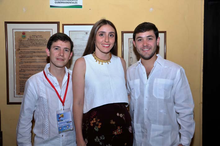 Enrique Vives Caballero, Camila Lineros y Nelson Vives.