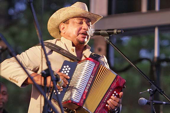 A lo largo de su carrera ha impuesto éxitos de eterna recordación como ‘La gorra’, ‘Juventud, flaca y loca’, ‘Las tapas’ y ‘Miseria humana’.