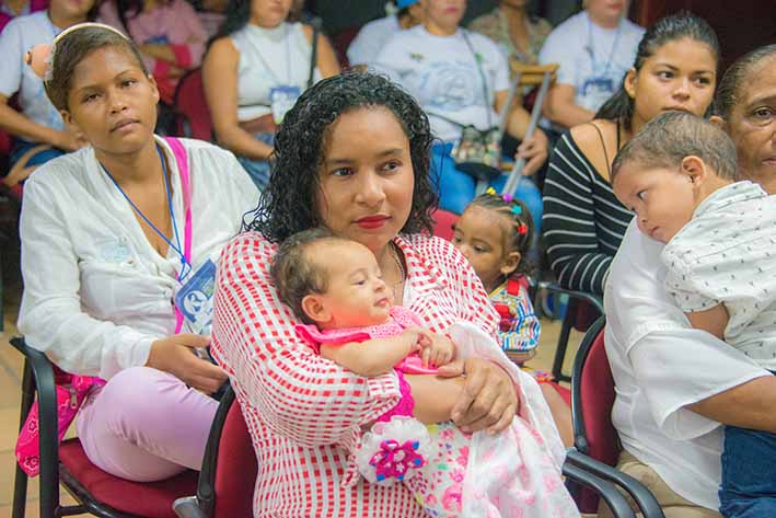 La lactancia materna es importante porque es el alimento más completo para el niño debido a que le ofrece los micronutrientes.