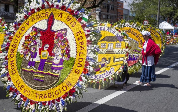 Por motivo de navidad, los paisas invitan a los españoles a visitar Medellín.