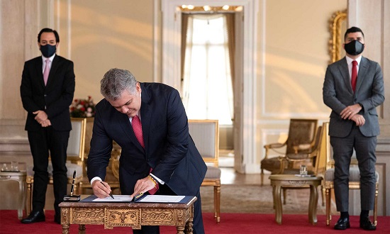 La nueva Ley es una herramienta que une los principios de Legalidad y beneficiará en materia de servicios públicos a las comunidades que habiten en zonas de extracción y explotación minero-energética.