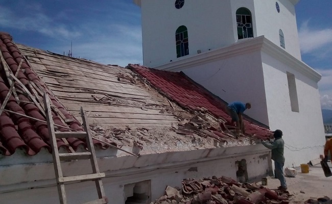 Monseñor Dairo Navarro Escobar emprendió una nueva campaña de recolección de ofrenda virtual para adelantar la restauración del techo del templo religioso, ya que se está cayendo a pedazos.