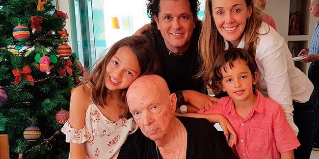Luis Aurelio Vives con su hijo Carlos Vives, Claudia Helena y sus nietos