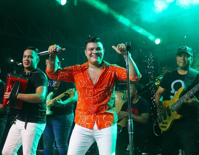 La agrupación musical de Riohacha, liderada por Oscar Gamarra se ha convertido en la sensación que cada presentación, buena impresión dejó en las fiestas de Hatonuevo.